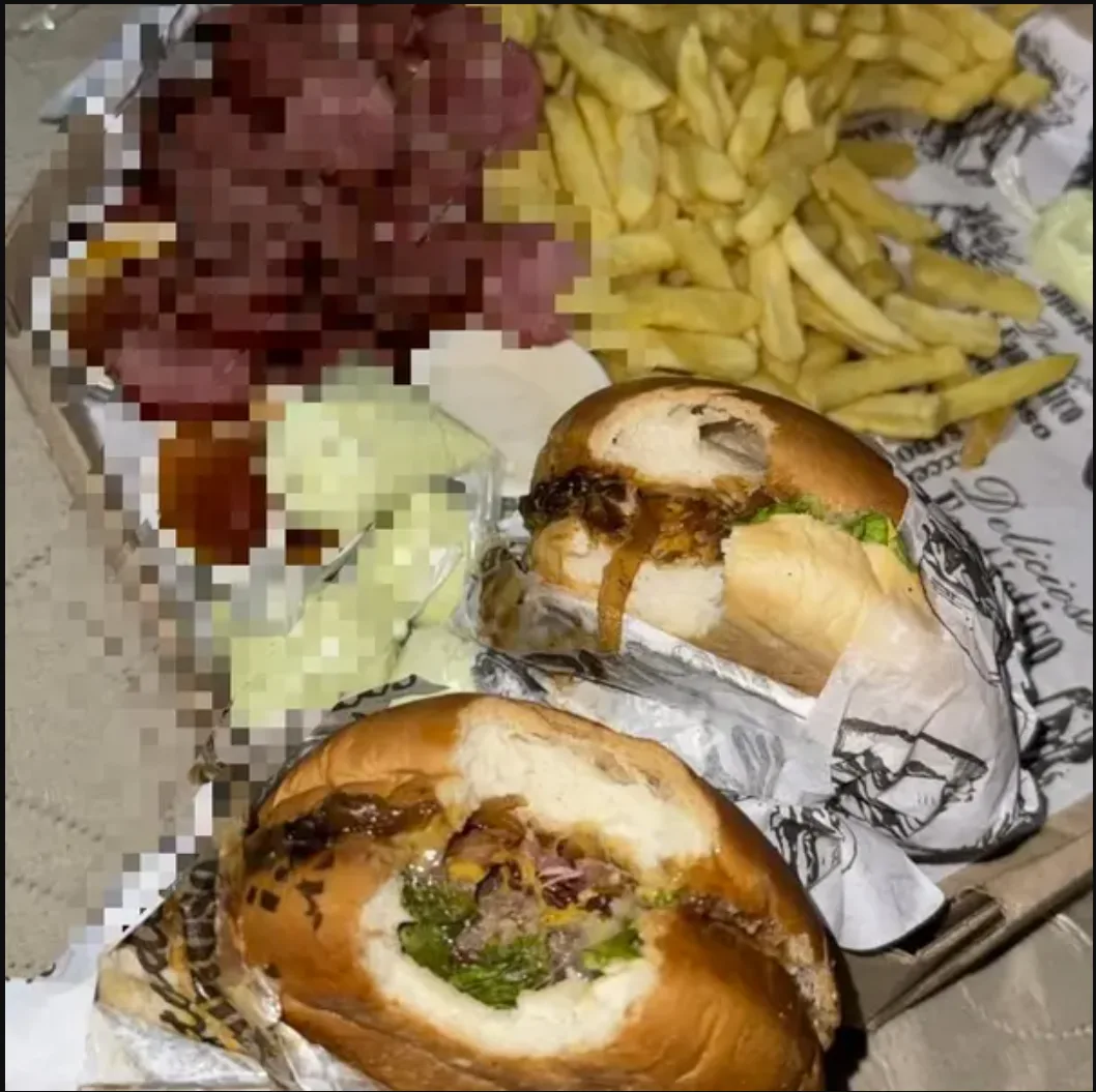 Combo 04 - 2 lanches + bata frita 200g