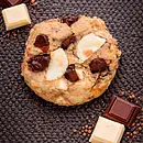 Cookie gotas de chocolate preto e chocolate branco 