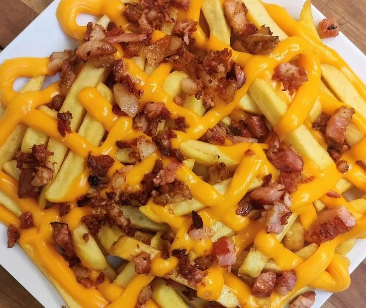 Batata frita com cheddar e bacon - P